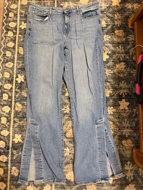 Warp and Weft Women’s Light Blue Split-Hem Jeans